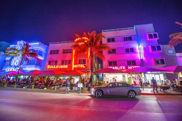 Miami Beach Febrero 2016 Coche Estacionado Frente Playa Sur Con — Foto de Stock