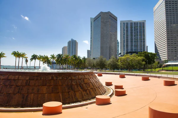 迈阿密市中心公园里的一个喷泉 — 图库照片