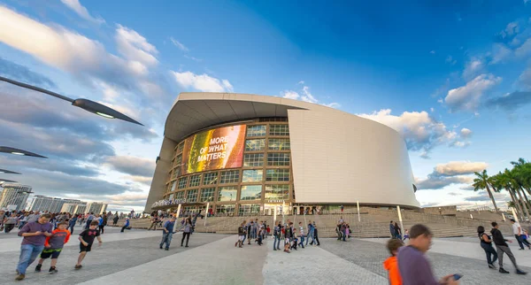 Miami Febrero 2016 Vista Panorámica Arena Atardecer Con Lugareños Turistas —  Fotos de Stock