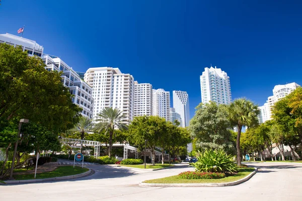 Moderna Skyskrapor Brickell Key Miami Florida — Stockfoto