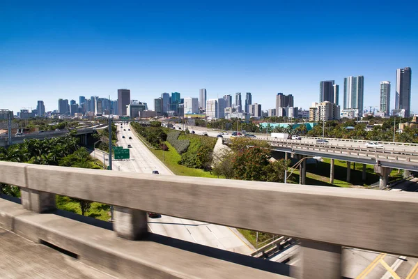 Intersección Gigante Las Principales Carreteras Hacia Centro Ciudad Tráfico Autos —  Fotos de Stock