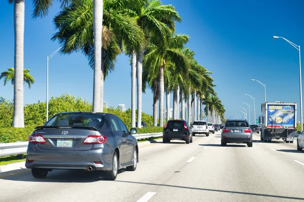 Miami Şubat 2016 Güneşli Bir Kış Gününde Macarthur Geçidi Trafiği — Stok fotoğraf