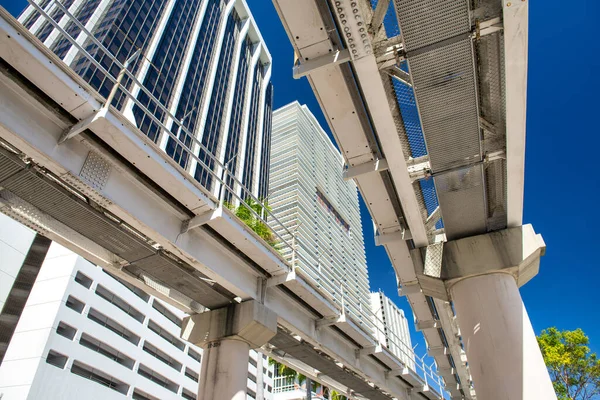 Centrum Miami Metrorail Moderní Mrakodrapy Proti Modré Obloze Florida — Stock fotografie