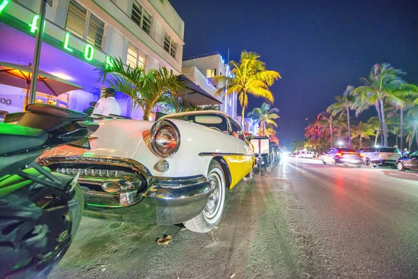 Miami Beach February 2016 Lights Ocean Boulevard Old Car Foreground — Stock Photo, Image