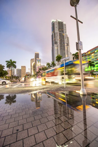 Miami 2016年2月 ベイフロントパークからマイアミのダウンタウンの高層ビルの夜景 — ストック写真