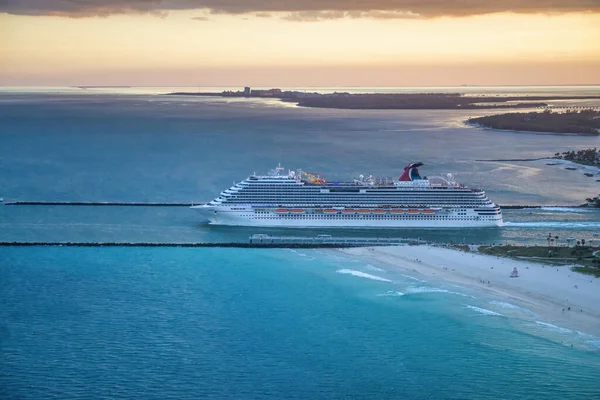 Miami Februari 2016 Carnaval Cruiseschip Vertrekt Vanaf Miami Port Bij — Stockfoto