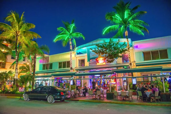 Miami Beach February Bruary 2016 Ocean Boulevard Pubs Traffic Night — 图库照片