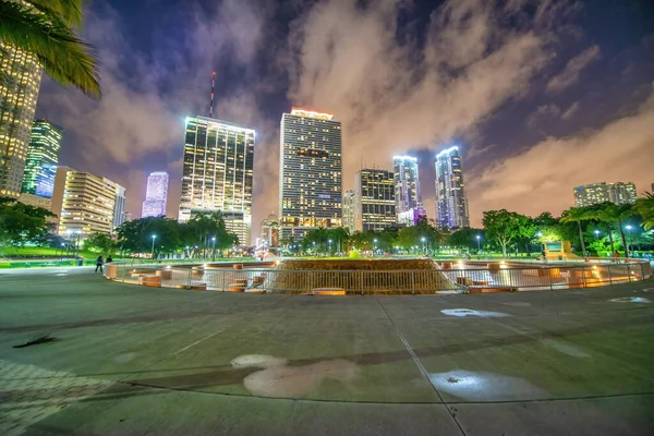 Rascacielos Del Centro Miami Por Noche Desde Bayfront Park Florida — Foto de Stock