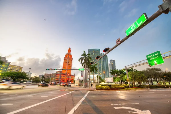 Downtown Miami Skyskrapor Vid Solnedgången Från Bayfront Park Florida — Stockfoto