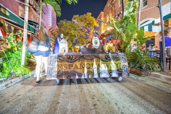 Playa Miami Febrero 2016 Turistas Espanola Camino Noche — Foto de Stock