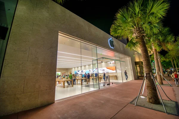 Miami Beach Febrero 2016 Entrada Apple Store Por Noche Lincoln — Foto de Stock