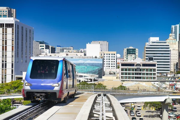 Downtown Miami Metrorail Train Speeding City Skyscrapers — Stock Photo, Image