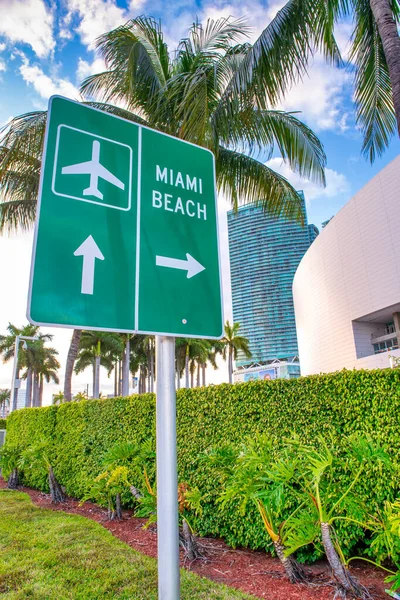 Señales Tráfico Aeropuerto Miami Florida —  Fotos de Stock