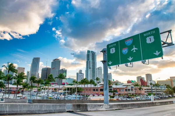 Miami Febbraio 2016 Traffico Stradale Verso Centro Miami — Foto Stock