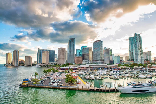 Miami Limanı Gün Batımında Arka Planda Miami Var — Stok fotoğraf