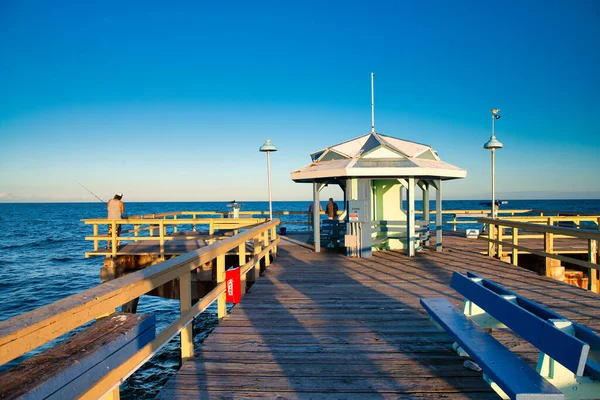 Güneşli bir kış gününde, deniz kıyısında, Florida 'da, Lauderdale' de..