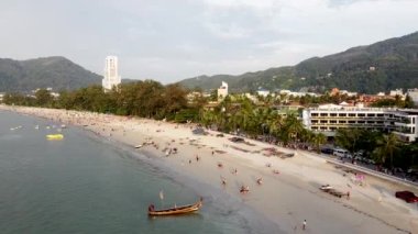 Patong Sahili ve Phuket şehir manzarası gün batımında, Tayland