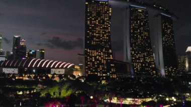 ŞARKI - 3 HAZİRAN 2020: Marina Körfezi Otelleri ve City Skyline 'ın İHA gece görüşü