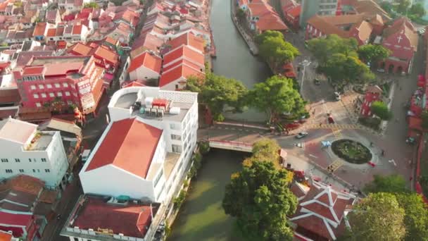 马来西亚马六甲。马六甲河畔城市房屋的无人机航拍 — 图库视频影像