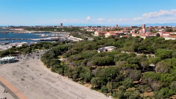 Prachtig uitzicht vanuit de lucht op de kust van Livorno, Toscane. Langzame beweging — Stockvideo