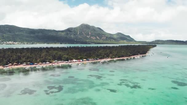 Veduta aerea dal drone dell'isola di Benitiers, Mauritius — Video Stock