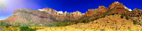 Utah Taki Zion Ulusal Parkı Güneşli Bir Yaz Gününde Dağlar — Stok fotoğraf