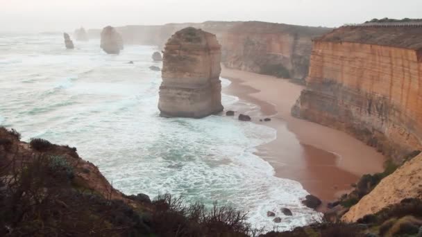 Los Doce Apóstoles en un atardecer tormentoso, Great Ocean Road, Australia — Vídeo de stock