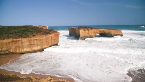 Loch Ard Gorge kust på en solig dag, Great Ocean Road, Australien — Stockvideo