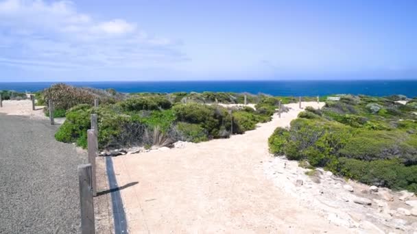 Flinders Chase National Park trail ao longo de Rochas Notáveis, Ilha Canguru, Austrália — Vídeo de Stock