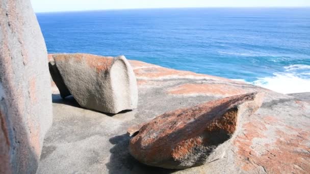Rocas notables en el Parque Nacional Flinders Chase, Isla Canguro, Australia — Vídeo de stock