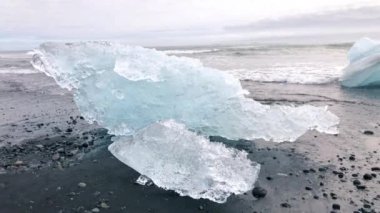 Jokulsarlon Buzdağları sularda, İzlanda yaz mevsiminde