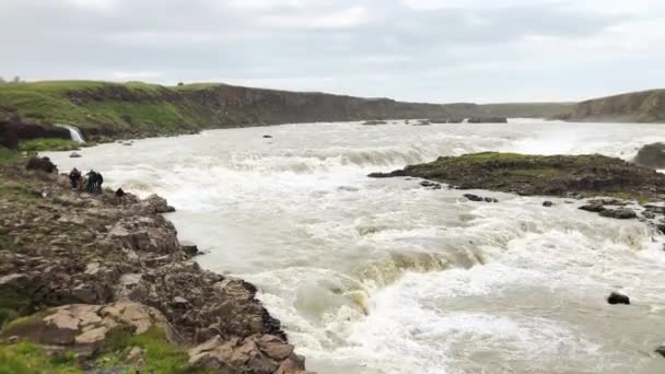 Urridafoss watervallen in IJsland, zomerseizoen — Stockvideo