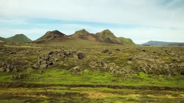 Landmannalaugar campo y montañas en temporada de verano, Islandia — Vídeo de stock