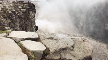 Yaz mevsiminde Dettifoss Şelaleleri, İzlanda
