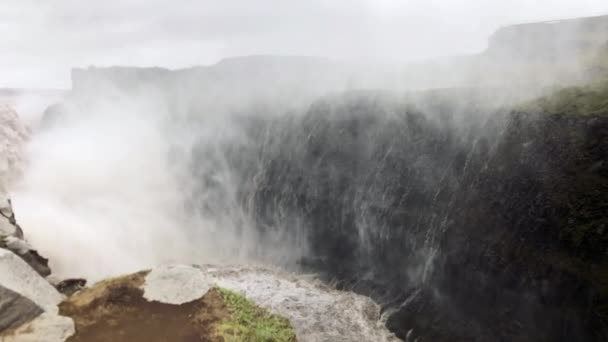 Dettifossovy vodopády na Islandu, letní sezóna — Stock video