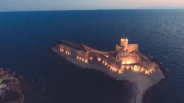 Aragonese Kalesi, turistik aragon şatosu 