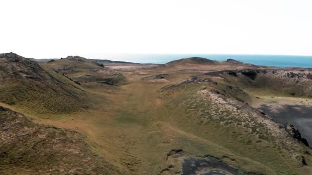 Saxholl Krateri, İzlanda. İnsansız hava aracından güzel hava manzarası — Stok video