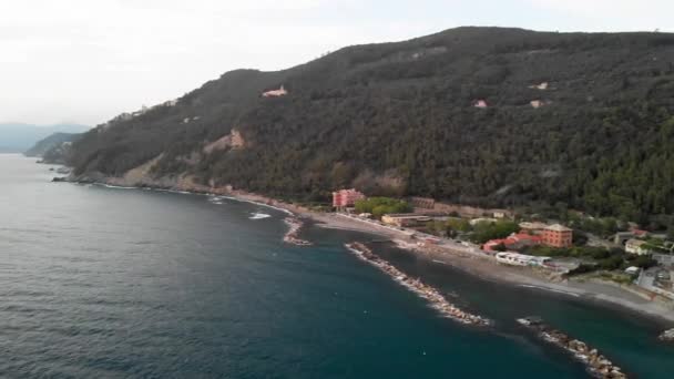 Chiavari, Ligurien, italienische Küste. Luftaufnahme des Stadtbildes im Herbst — Stockvideo