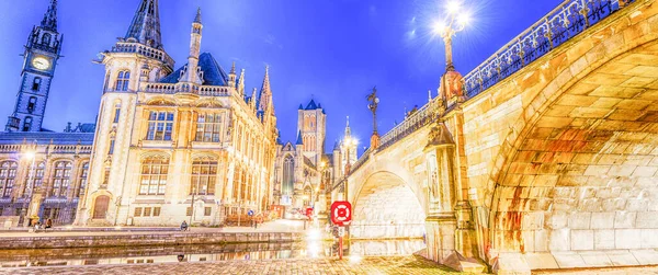 Gent Belgium Mart 2015 Turistler Gece Antik Ortaçağ Şehrini Ziyaret — Stok fotoğraf