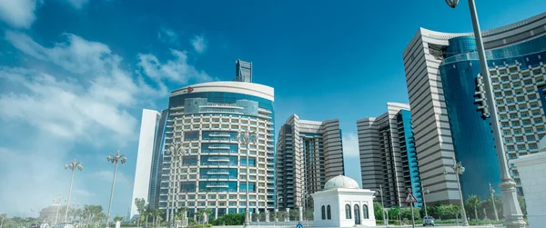 Abu Dhabi Emirados Árabes Unidos Dezembro 2016 Edifícios Abu Dhabi — Fotografia de Stock