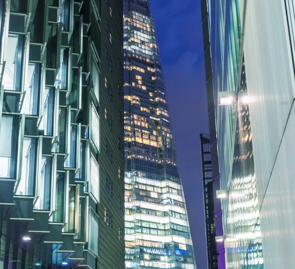 Londra Haziran 2015 Gece Çömleği Binalar Tarafından Çerçevelenmiştir 309 Metre — Stok fotoğraf