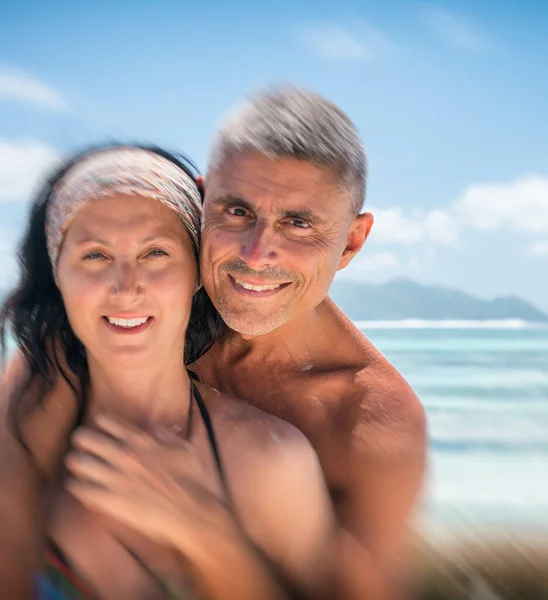 Mooi Koppel Ontspannen Langs Digue Rotsen Seychellen — Stockfoto