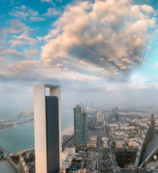 Atardecer Panorámico Horizonte Abu Dhabi —  Fotos de Stock