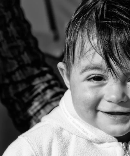 Baby Girl Her Mother Beach Tent Italy — Stock Photo, Image