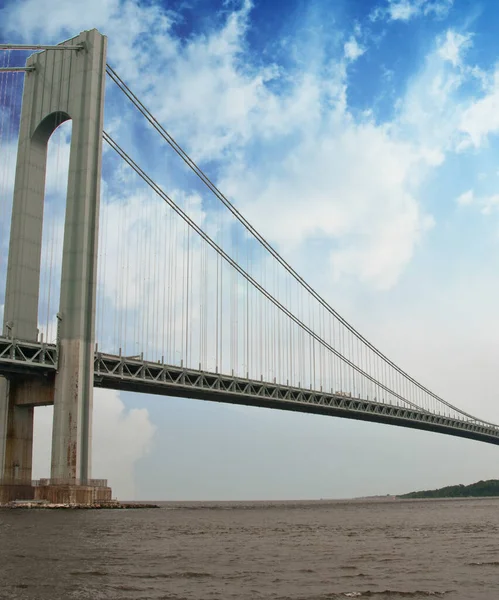 ニューヨーク州ヴェラッツァーノ橋の上の嵐 — ストック写真