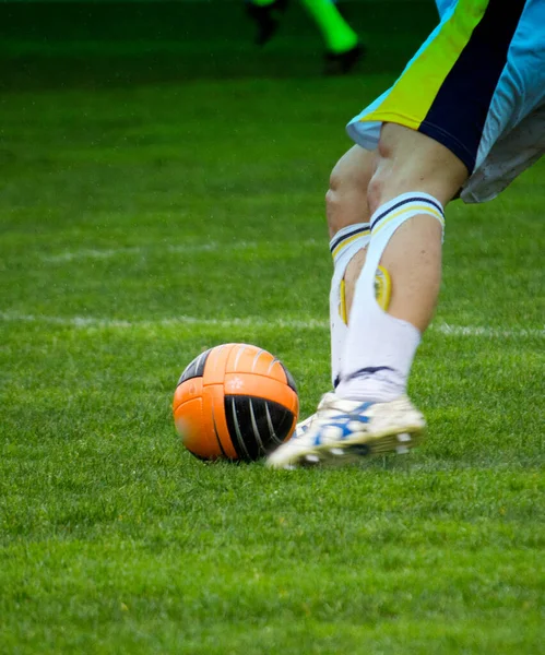 Calciare Palla Durante Una Partita Calcio Italia — Foto Stock