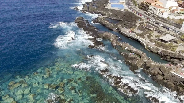 海沿いの天然プールの空中ビュー — ストック写真