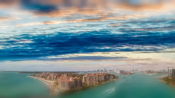 Miami Ufuk Çizgisinin Havadan Panoramik Görüntüsü South Pointe Park Florida — Stok fotoğraf