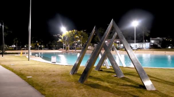 AIRLIE BEACH, AUSTRALIA - AUGUST 2018: Culorile nocturne ale frumosului parc de zâne — Videoclip de stoc