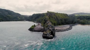 Maconde bakış açısı, Mauritius. Yüzbaşı Matthew Flinders 'ın anıtı. Mauritius Adaları 'na alışılmadık bir yol.